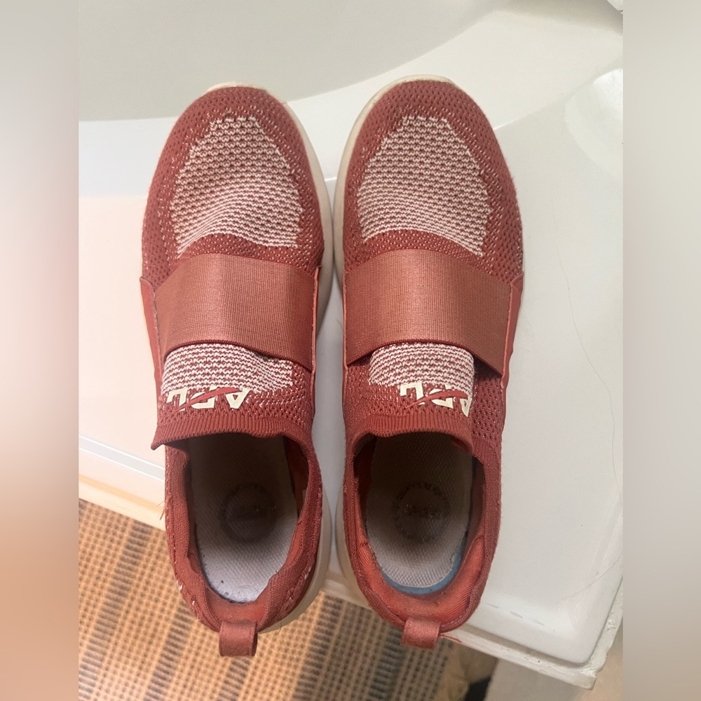 APL Techloom NWT Bliss Flyknit Slip Ons in Rust